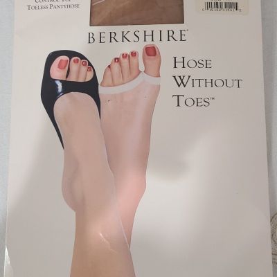 BERKSHIRE ULTRA SHEER HOSE WITHOUT TOES SZ 2 NATURAL TAN 5115